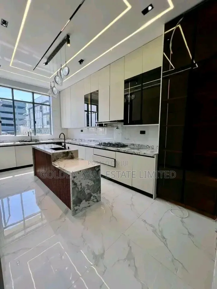 5bdrm Duplex in Lekki Phase 1 for sale in Lekki Phase 1