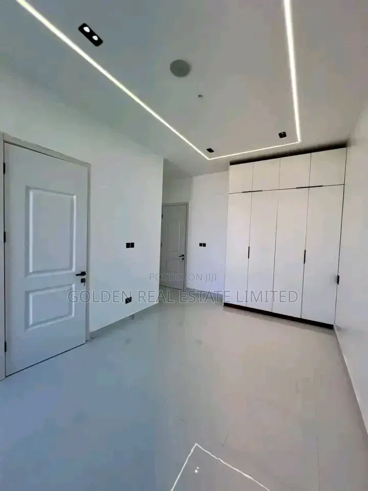 5bdrm Duplex in Lekki Phase 1 for sale in Lekki Phase 1