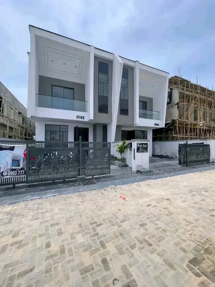 4bdrm Duplex in Ikota for sale in Ikota