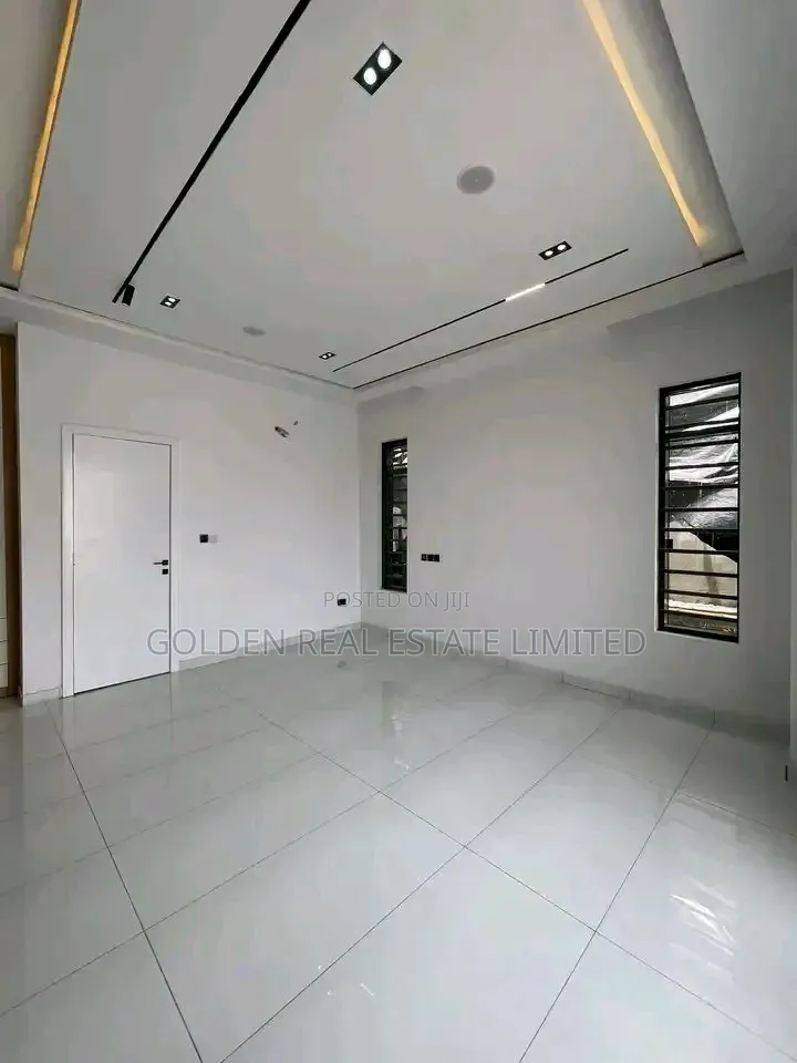 4bdrm Duplex in Ikota for sale in Ikota