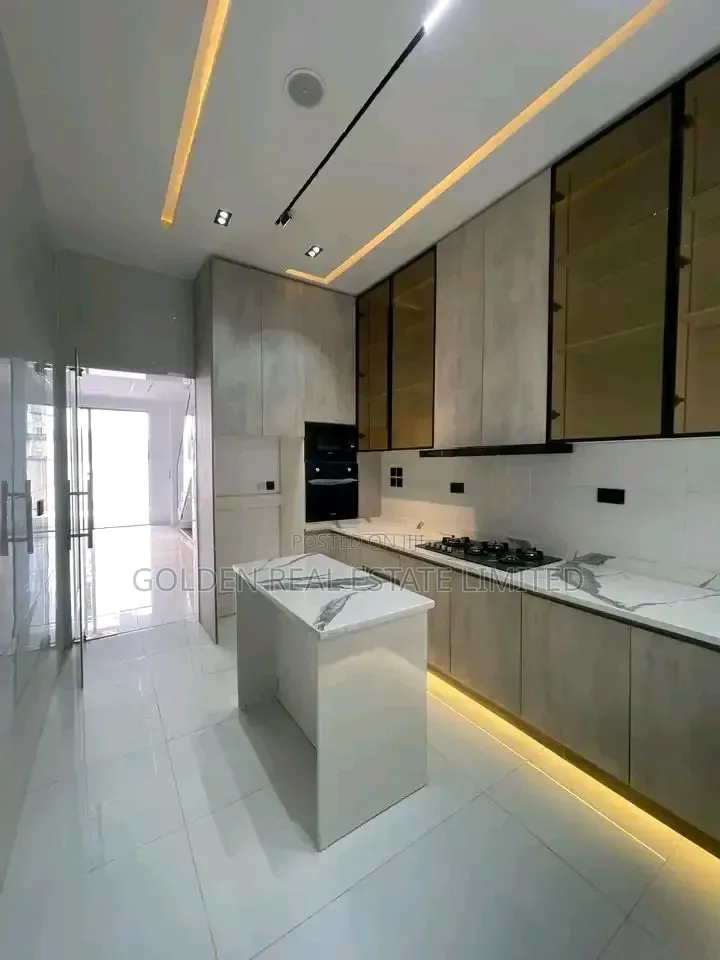 4bdrm Duplex in Ikota for sale in Ikota