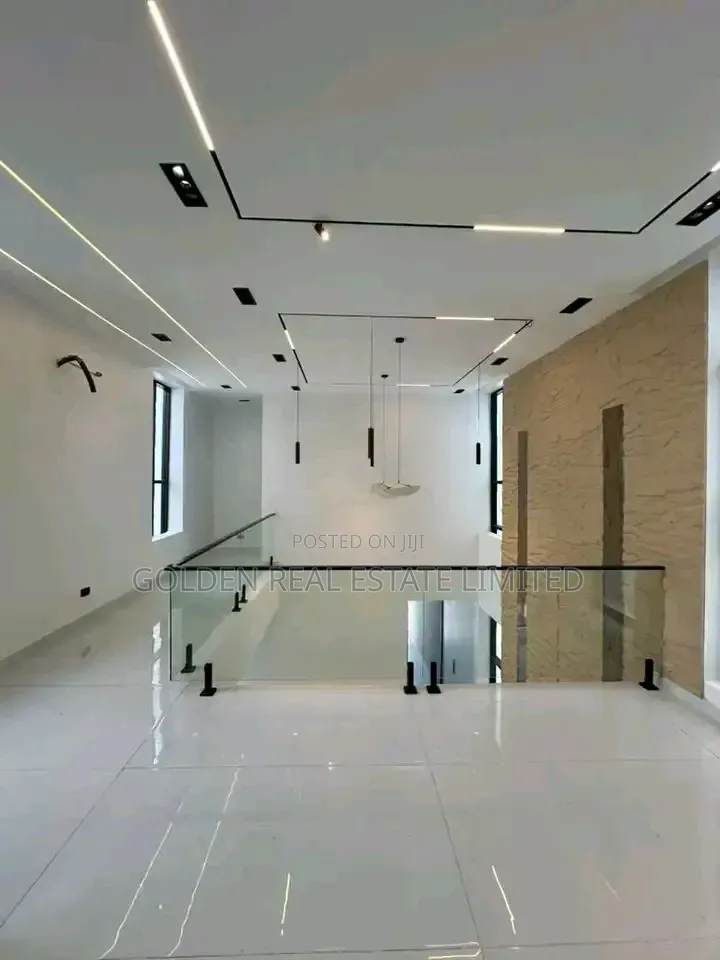 5bdrm Duplex in Osapa london for sale in Osapa london