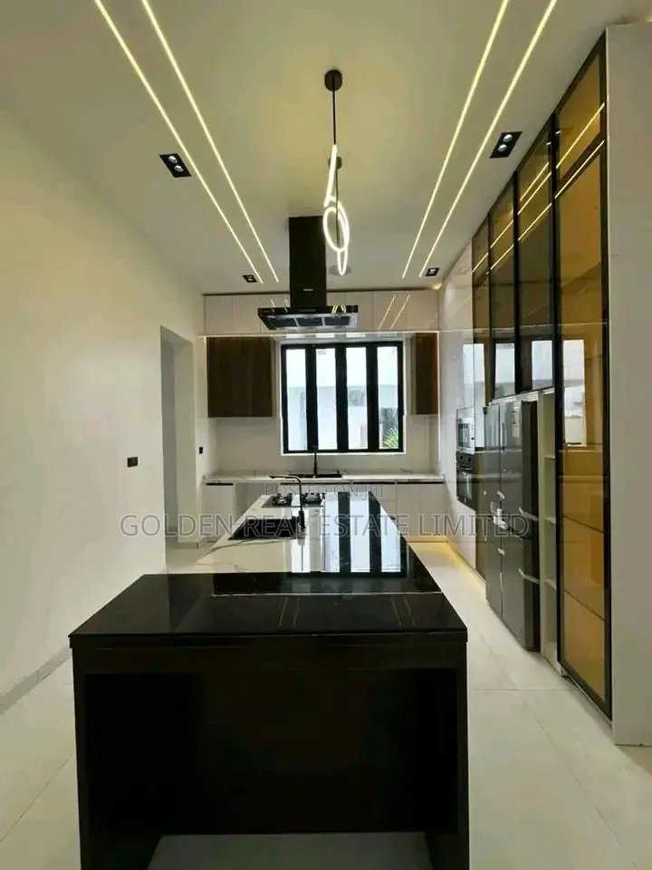 5bdrm Duplex in Osapa london for sale in Osapa london