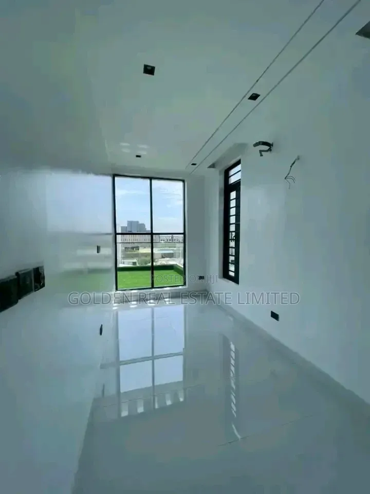 5bdrm Duplex in Lekki Phase 1 for sale in Lekki Phase 1