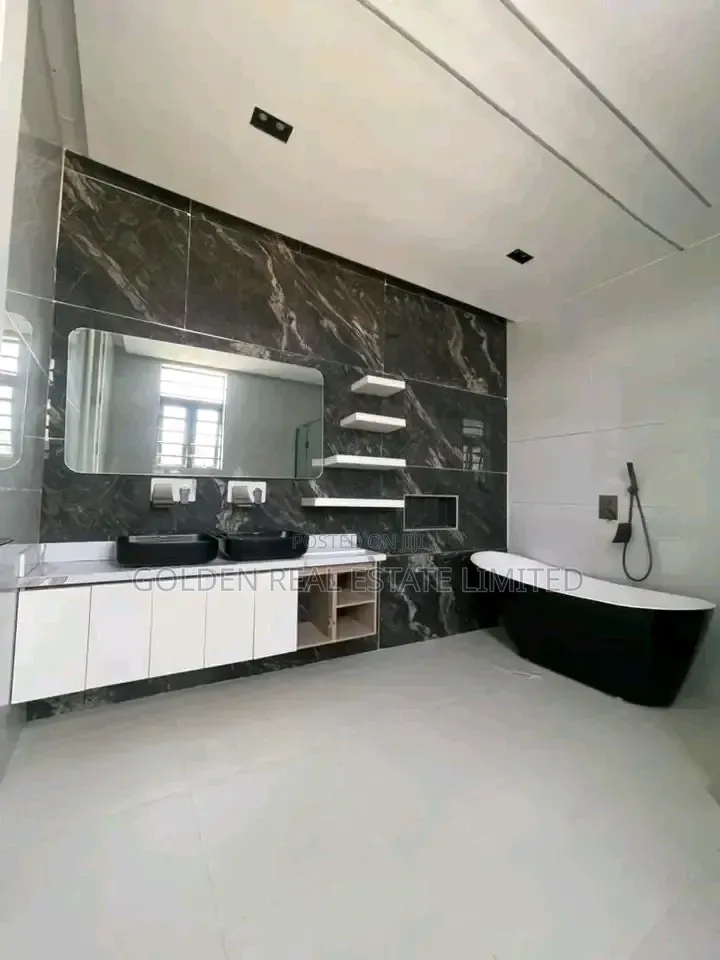 5bdrm Duplex in Lekki Phase 1 for sale in Lekki Phase 1