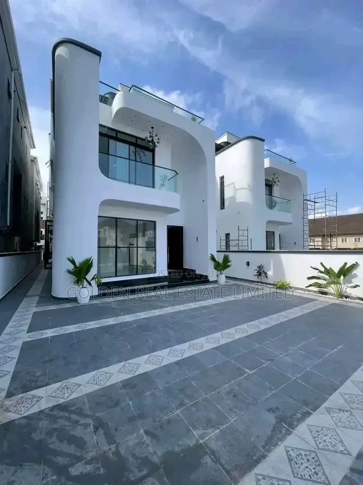 5bdrm Duplex in Ikate for sale in Ikate