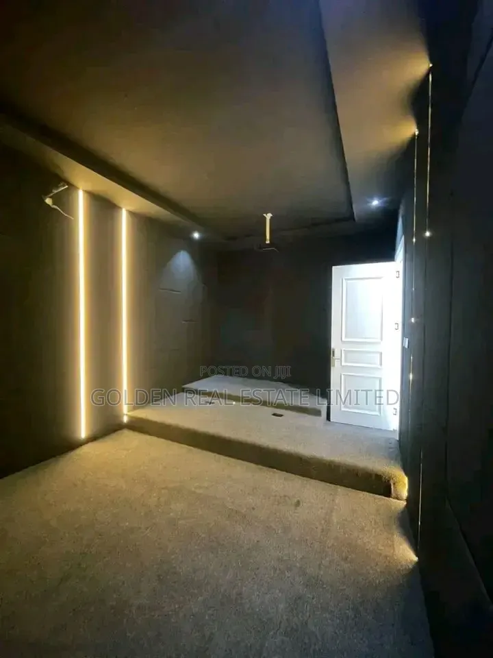 5bdrm Duplex in Ikate for sale in Ikate