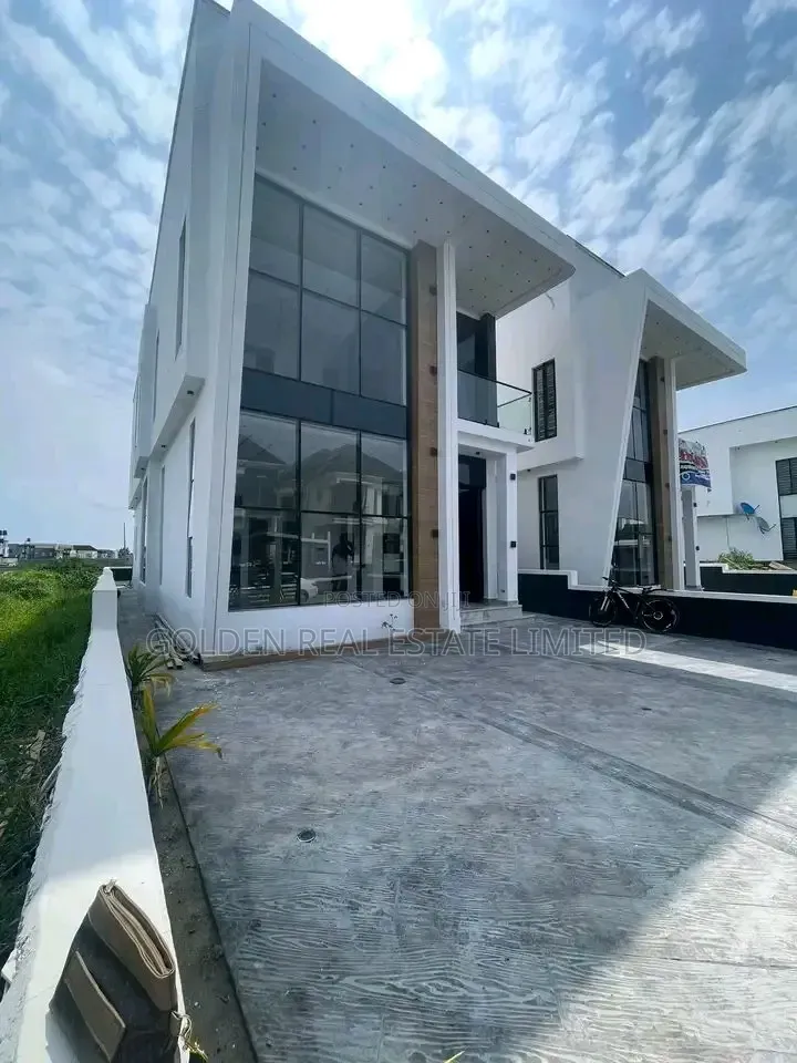 5bdrm Duplex in Ikota for sale in Ikota