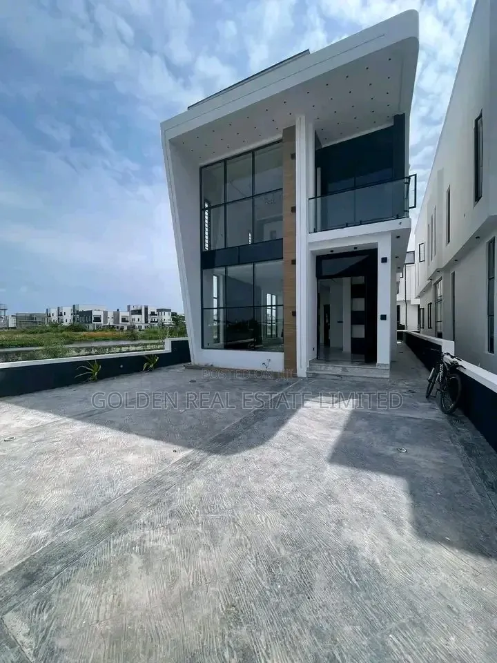 5bdrm Duplex in Ikota for sale in Ikota