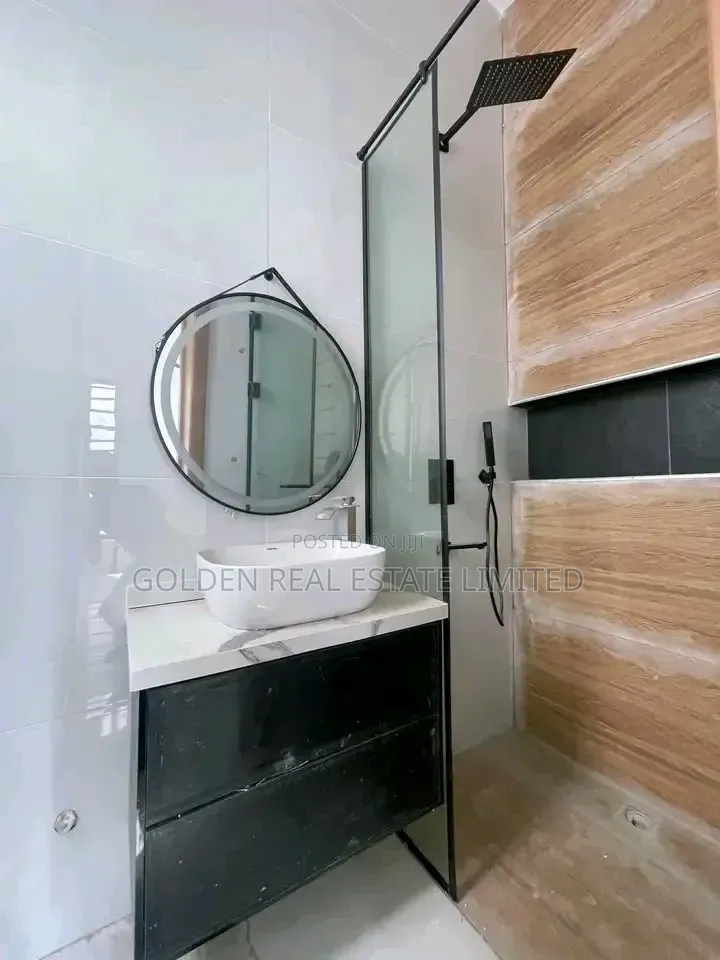 5bdrm Duplex in Ikota for sale in Ikota