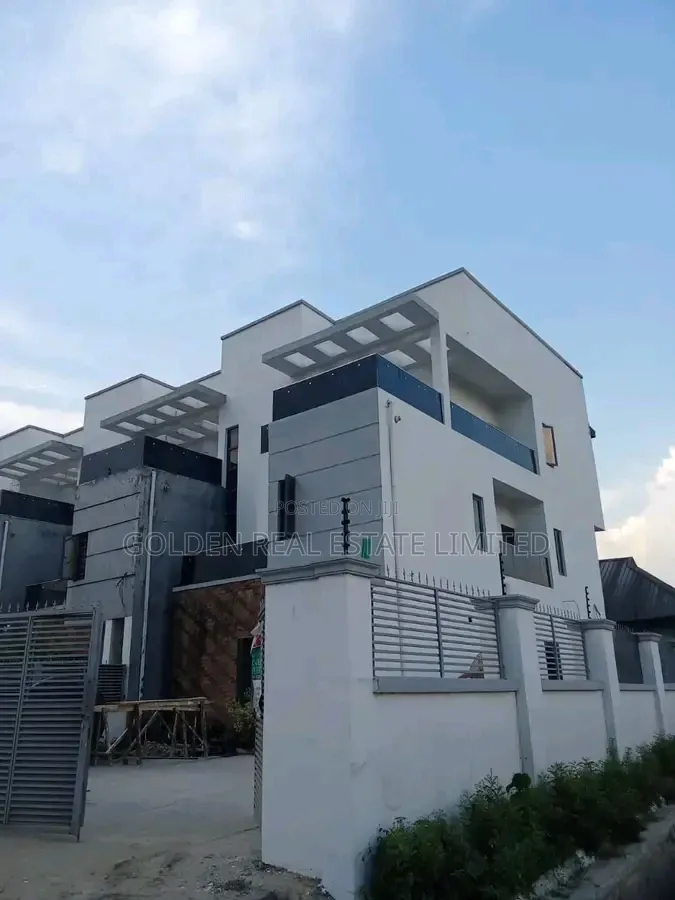 4bdrm Duplex in Iyanganku for sale in Iyanganku