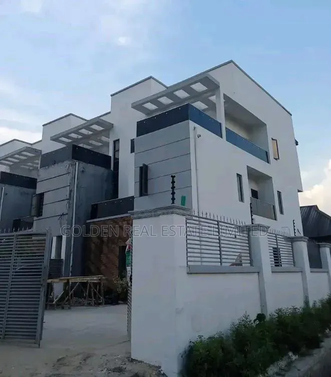 4bdrm Duplex in Iyanganku for sale in Iyanganku