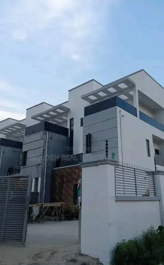 4bdrm Duplex in Iyanganku for sale in Iyanganku