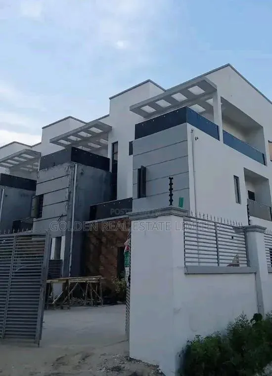 4bdrm Duplex in Iyanganku for sale in Iyanganku