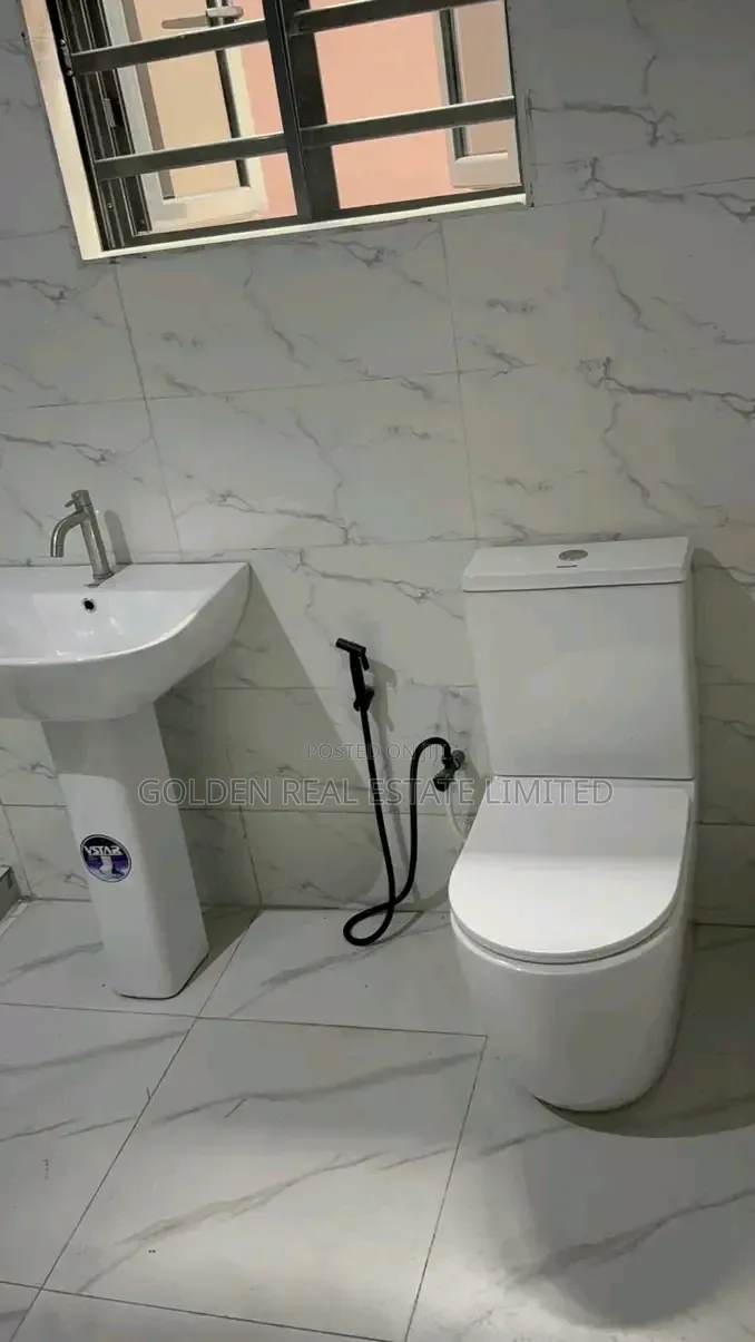 5bdrm Duplex in Oluyole for sale in Oluyole