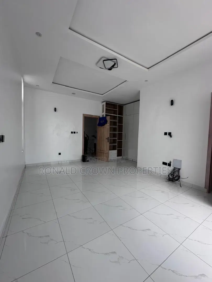 4bdrm Duplex in Chevron for sale in Chevron