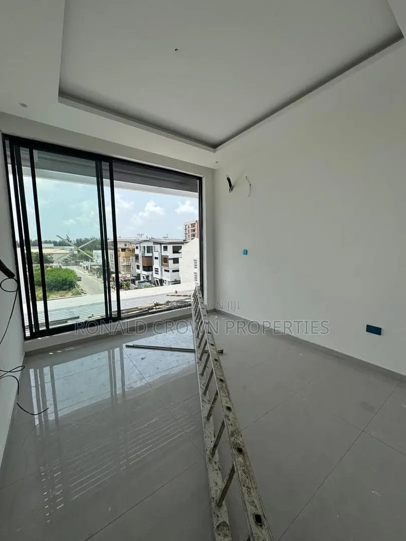 5bdrm Duplex in Banana Island for sale in Banana Island