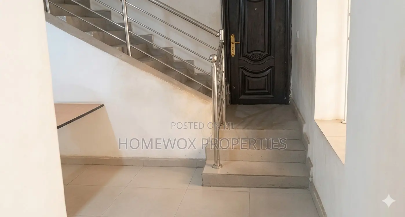 5bdrm Duplex in Woji for sale in Woji