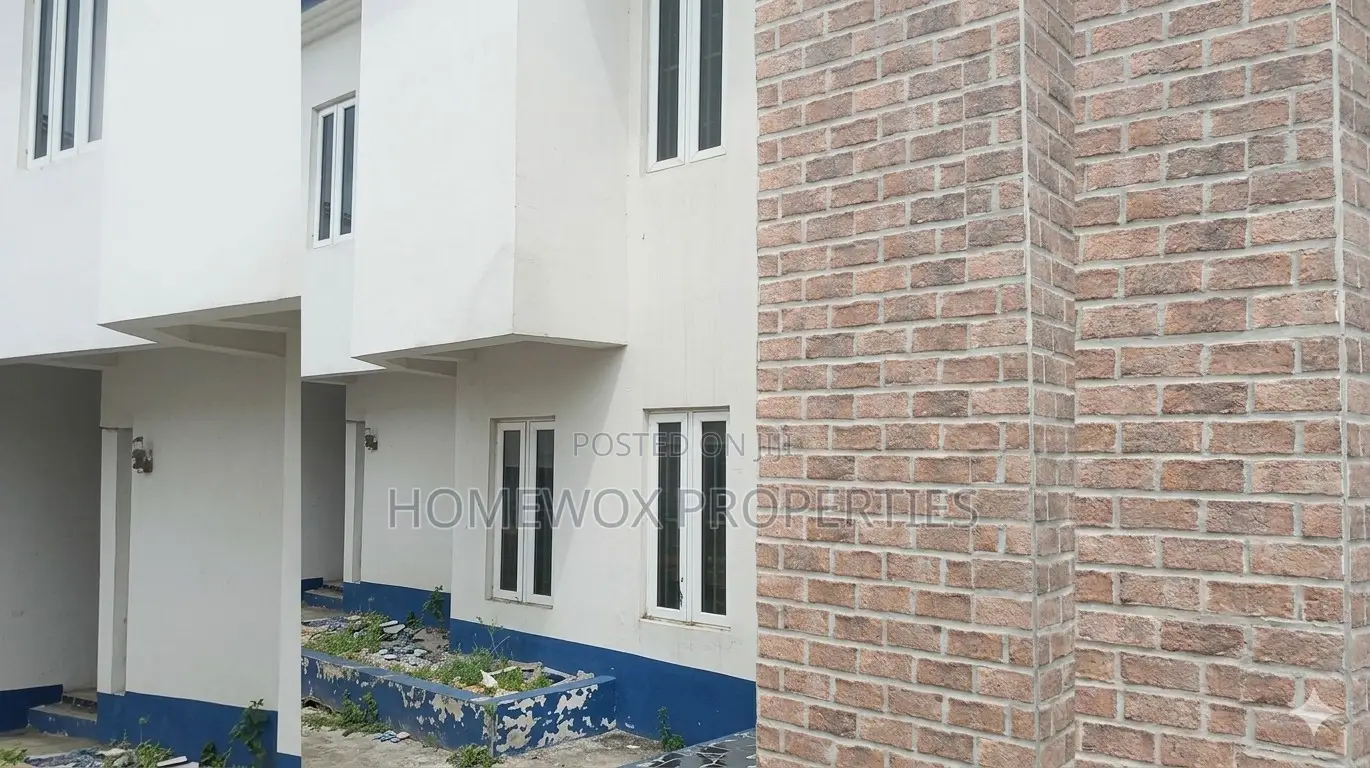 5bdrm Duplex in Woji for sale in Woji