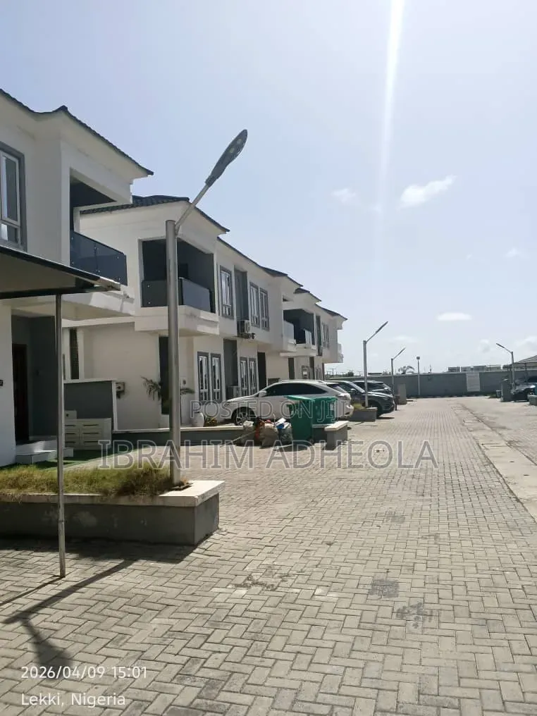 4bdrm Duplex in Victoria Crest, Lekki Phase 2 for sale in Lekki Phase 2