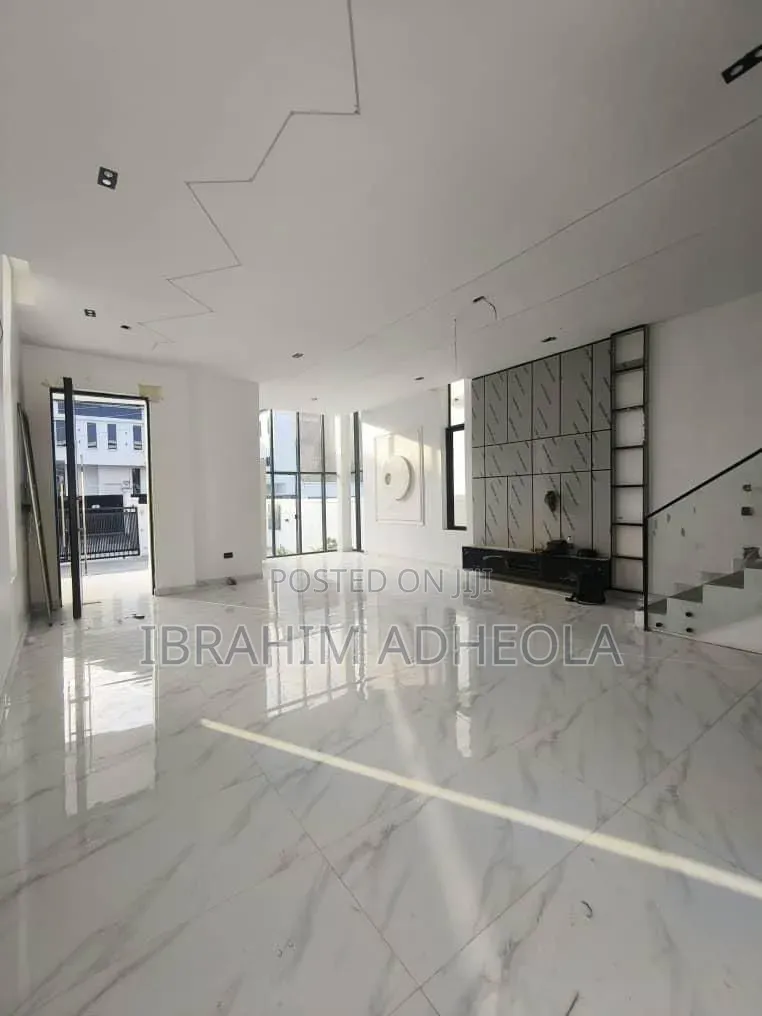 5bdrm Duplex in Chevron Alternative, Lekki Phase 2 for sale in Lekki Phase 2