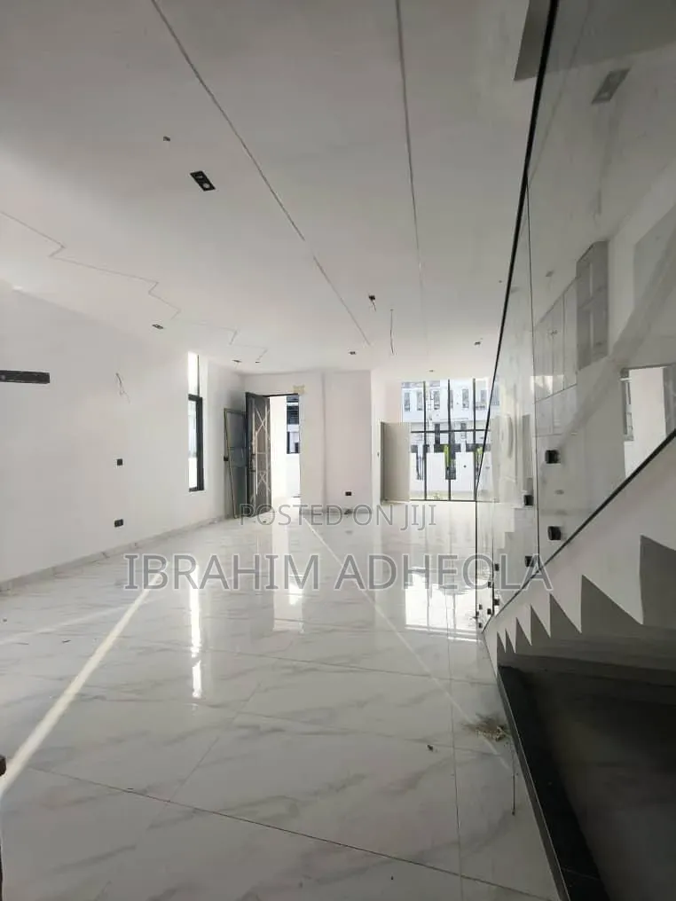 5bdrm Duplex in Chevron Alternative, Lekki Phase 2 for sale in Lekki Phase 2