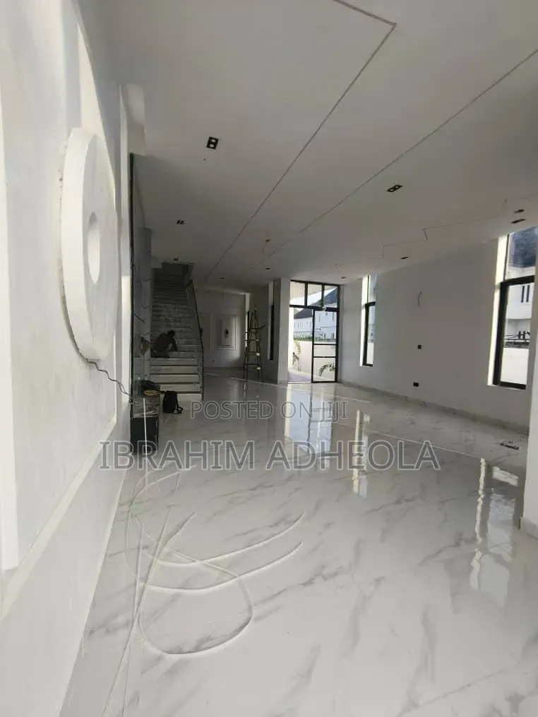 5bdrm Duplex in Chevron Alternative, Lekki Phase 2 for sale in Lekki Phase 2