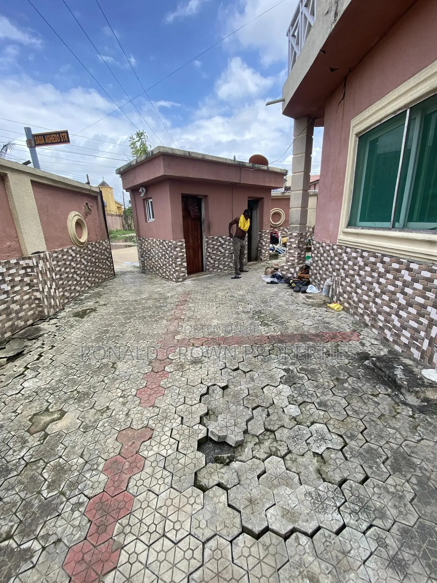 3bdrm Block of Flats in Ago Palace for sale in Ago Palace