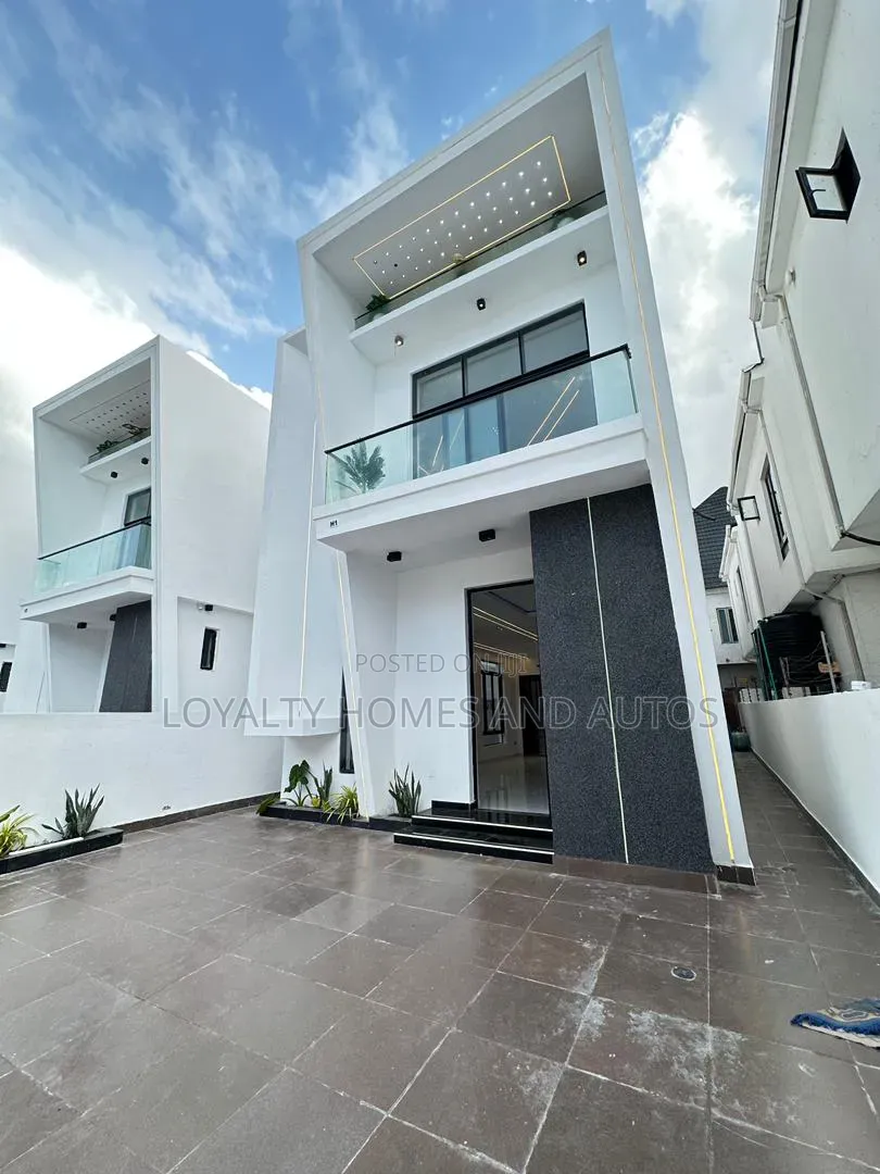 5bdrm Duplex in Chevron for sale in Chevron