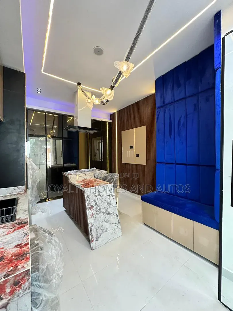 5bdrm Duplex in Chevron for sale in Chevron