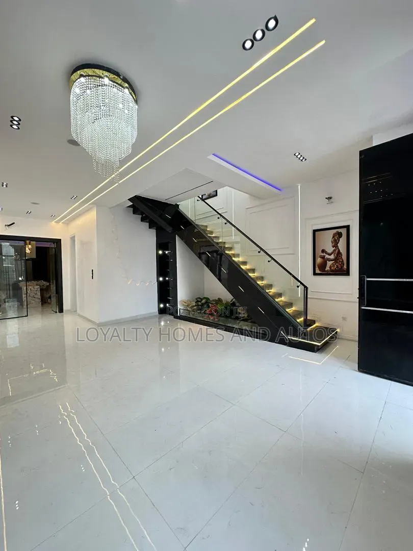 5bdrm Duplex in Chevron for sale in Chevron