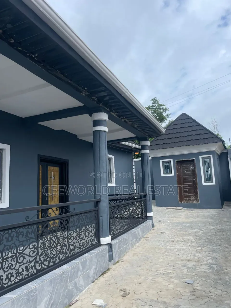 3bdrm Apartment in Oluwo Estate Odo Ona, Akala Express for rent in Akala Express