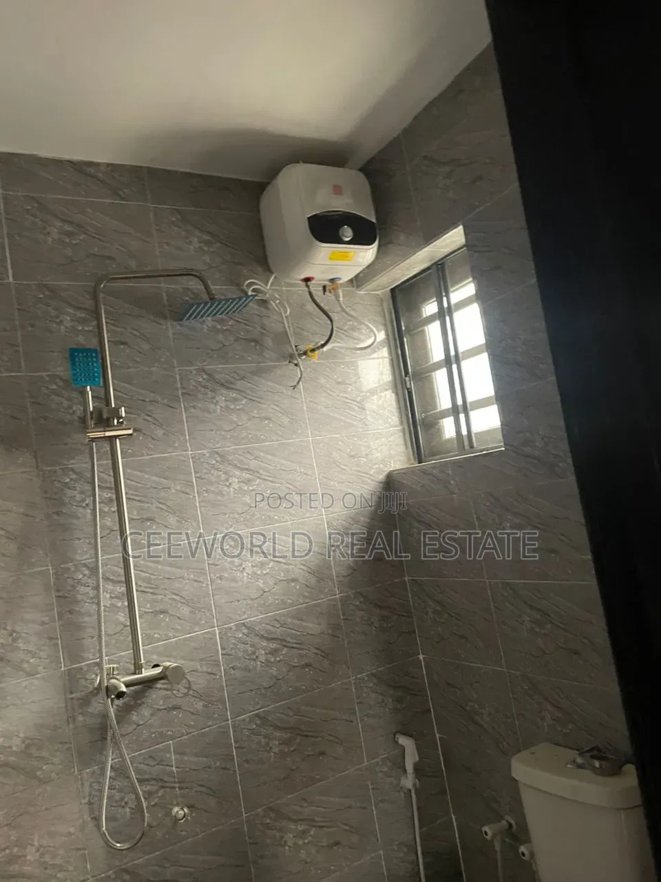 3bdrm Apartment in Oluwo Estate Odo Ona, Akala Express for rent in Akala Express