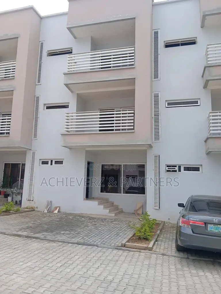4bdrm Duplex in Utako for rent in Utako