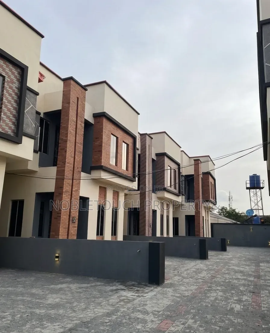 4bdrm Duplex in Egbeda Lagos for sale in Egbeda