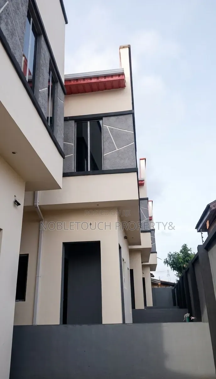 4bdrm Duplex in Egbeda Lagos for sale in Egbeda