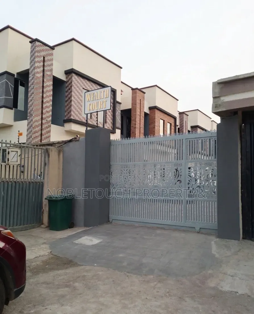 4bdrm Duplex in Egbeda Lagos for sale in Egbeda