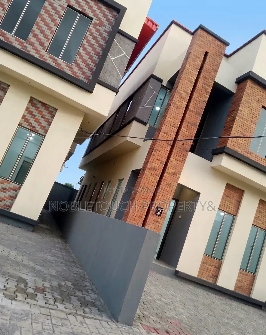 4bdrm Duplex in Egbeda Lagos for sale in Egbeda