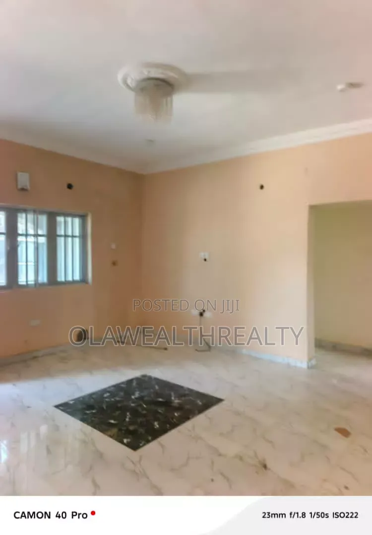 3bdrm Block of Flats in Oke'Badan Estate, Akobo for rent in Akobo