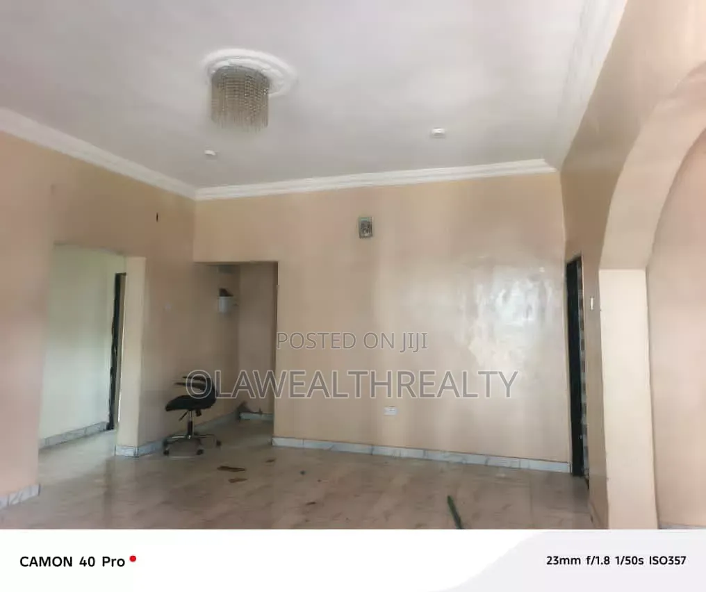 3bdrm Block of Flats in Oke'Badan Estate, Akobo for rent in Akobo