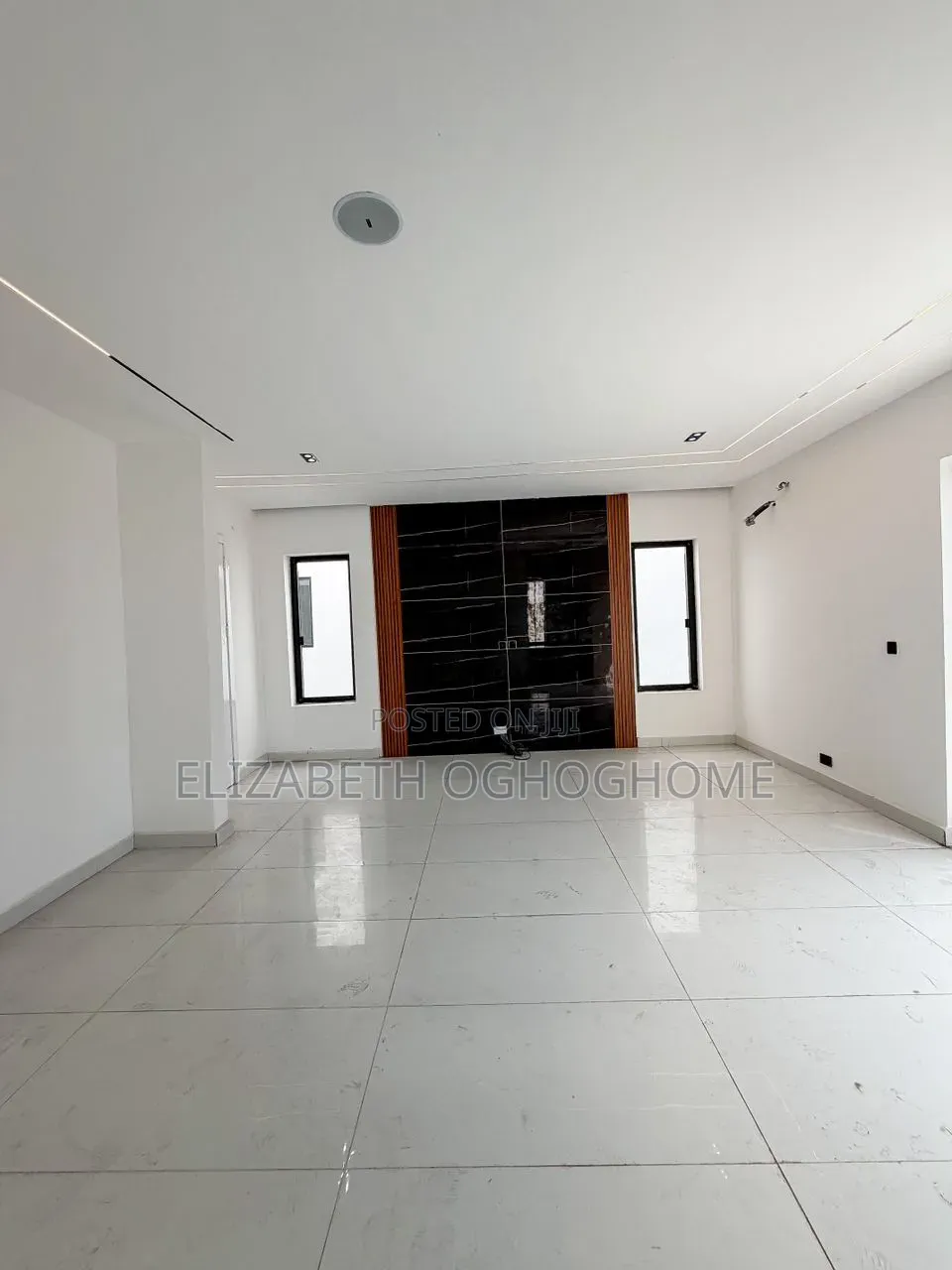 5bdrm Duplex in Lafiaji for sale in Lafiaji