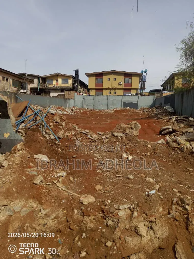 Land Measuring 638sqm Inside An Estate Off College Road in Ifako-Ogba