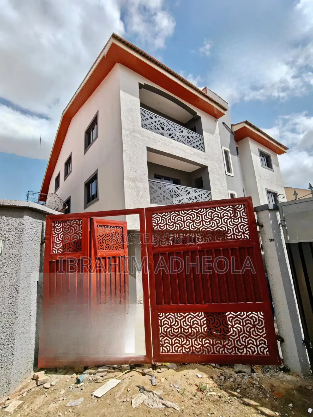 3bdrm Block of Flats in Secured Estate for sale in LSDPC Maryland Estate