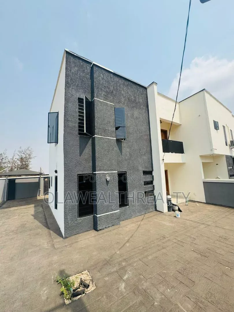 3bdrm Duplex in Kolapo Ishola Gra, Akobo for sale in Akobo