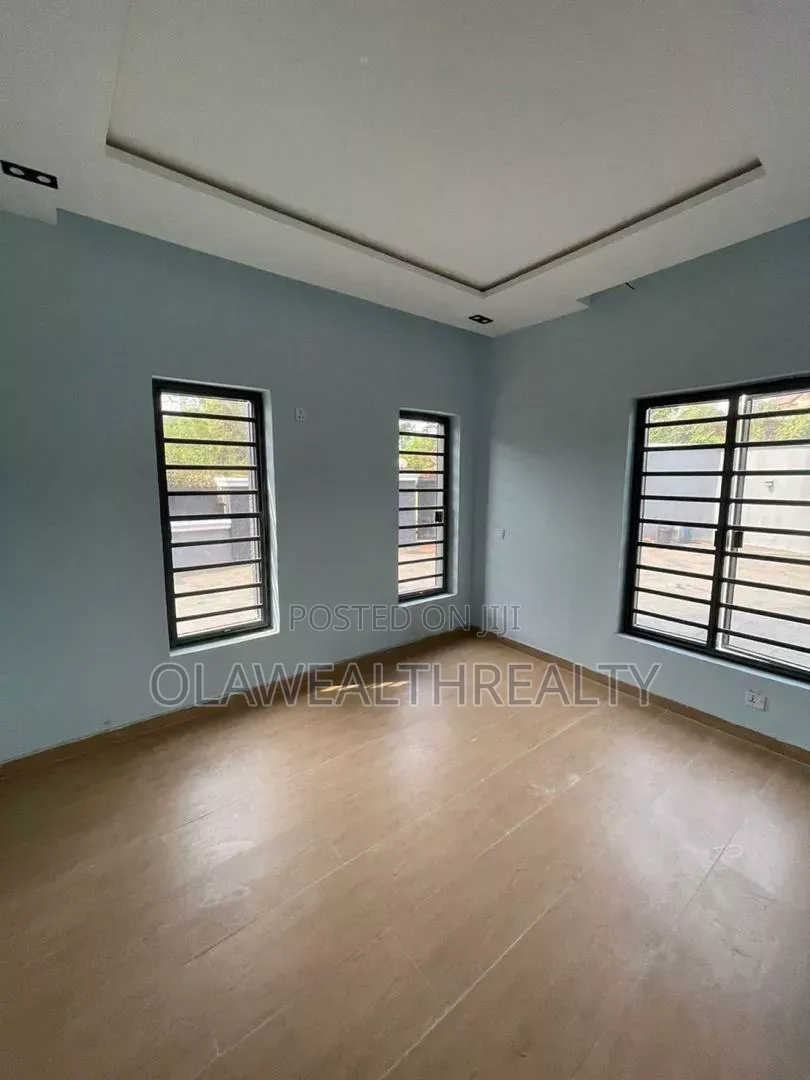 3bdrm Duplex in Kolapo Ishola Gra, Akobo for sale in Akobo