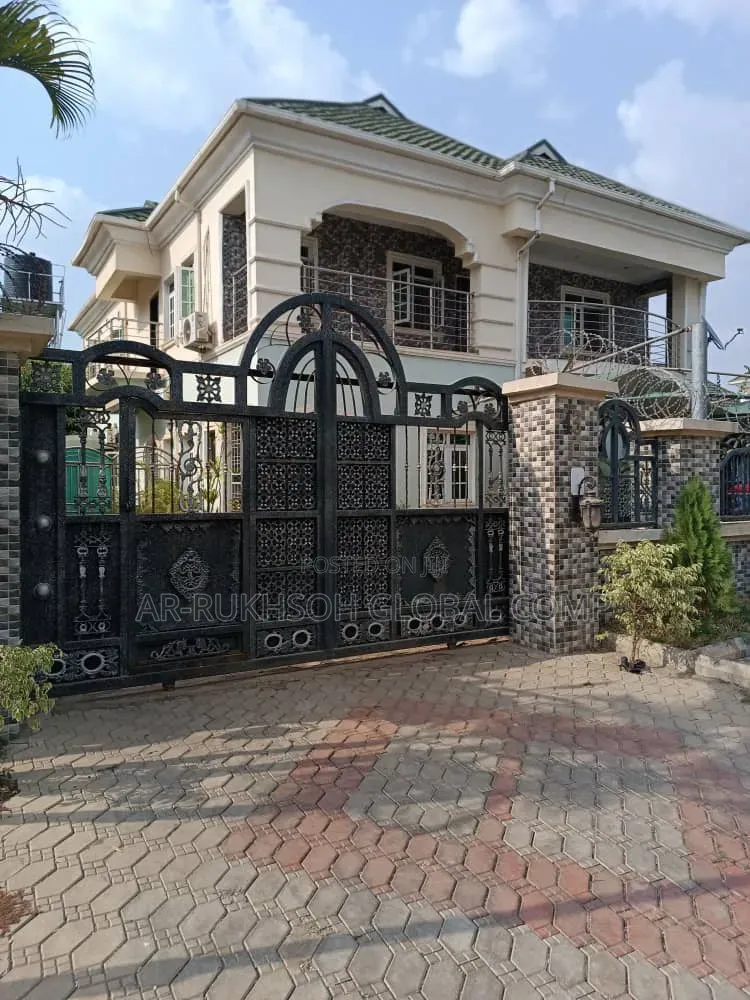 5bdrm Duplex in Inside An Estate, Kuchigoro for sale in Kuchigoro