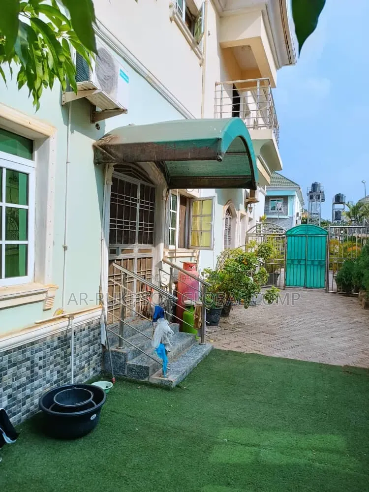 5bdrm Duplex in Inside An Estate, Kuchigoro for sale in Kuchigoro