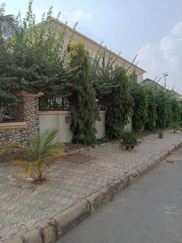 5bdrm Duplex in Inside An Estate, Kuchigoro for sale in Kuchigoro