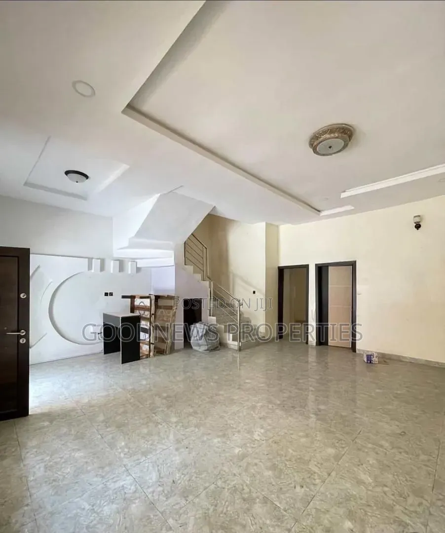 4bdrm Duplex in Chevron for rent in Chevron