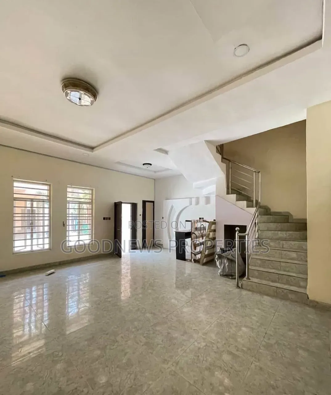 4bdrm Duplex in Chevron for rent in Chevron